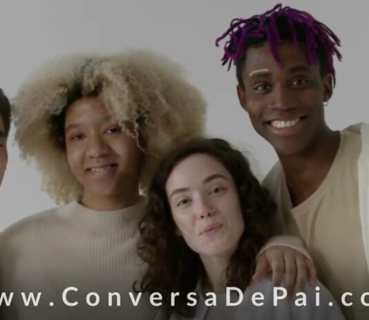 Empatia: Colocar-se no lugar dos outros, demonstrando cuidado e compreensão pelas emoções e experiências alheias.